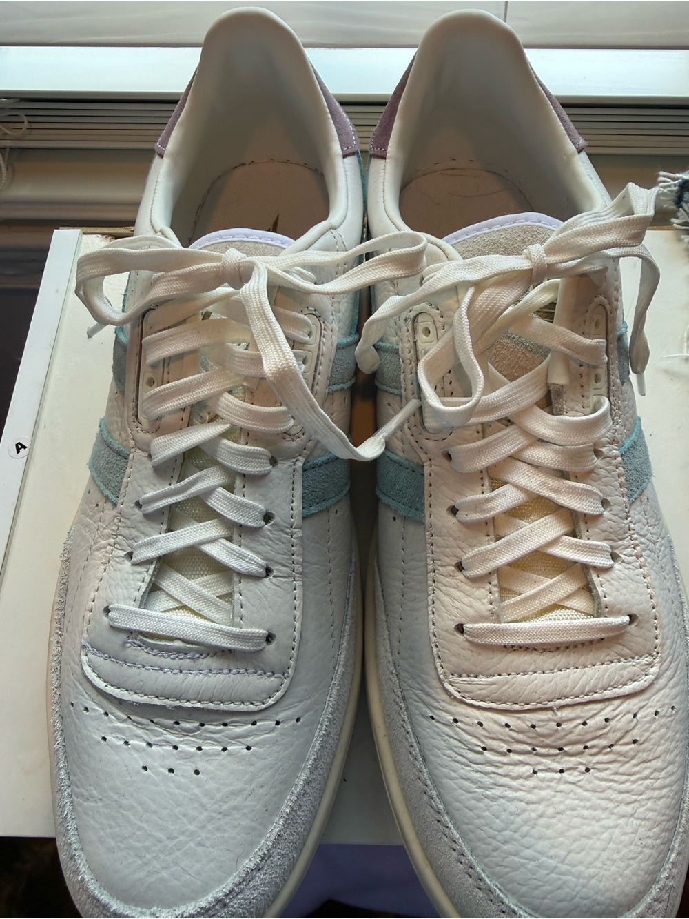 Gola falconWhite Leather Sneakers with Light Blue Accent